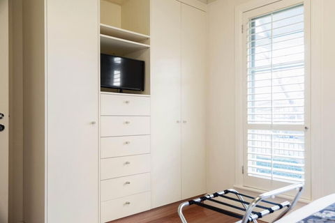 Domain Two Apartment - Whitsundays Accommodation 3
