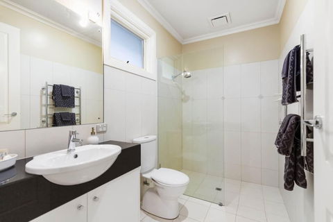 Domain Two Apartment - Whitsundays Accommodation 4
