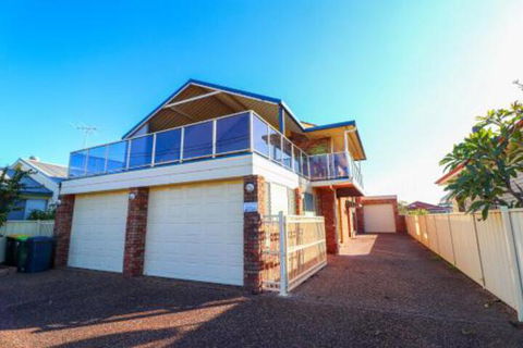 Anglers Abode - Whitsundays Accommodation 0