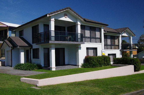 Dolphin Court 2 1 Gowing Street - Whitsundays Accommodation 1