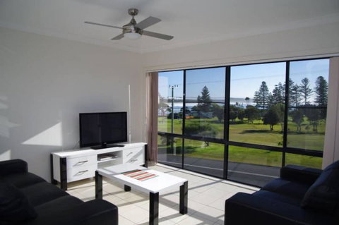 Dolphin Court 2 1 Gowing Street - Whitsundays Accommodation 4