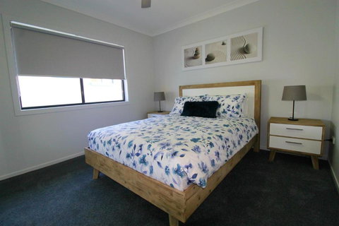Dolphin Court 2 1 Gowing Street - Whitsundays Accommodation 5