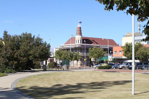 Geraldton Holiday Unit With Free Netflix - Whitsundays Accommodation 1