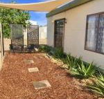 Cute Private Studio Flat with AIRCON - Whitsundays Accommodation