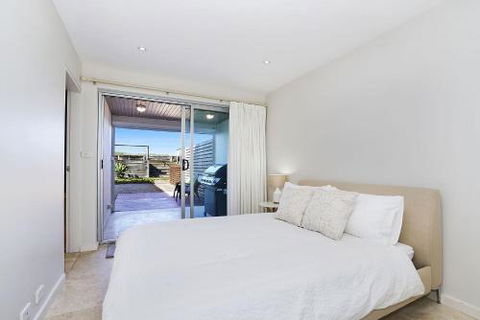Perfect Beach Front Duplex The Entrance North - Whitsundays Accommodation 2