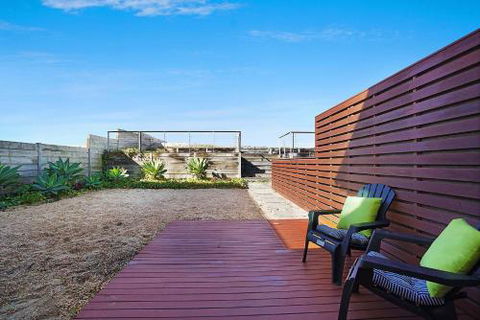 Perfect Beach Front Duplex The Entrance North - Whitsundays Accommodation 4