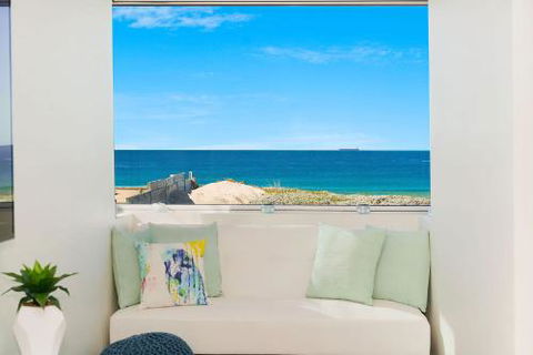 Perfect Beach Front Duplex The Entrance North - Whitsundays Accommodation 6