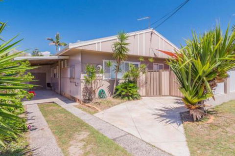Yamba Daze Sunrise Pet Friendly - Whitsundays Accommodation 3