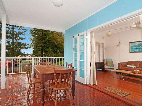 The Blue House Flat Walk To River & Beach - Whitsundays Accommodation 3