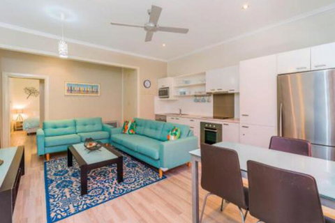 Yamba Daze Sunset Pet Friendly - Whitsundays Accommodation 0
