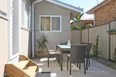Yamba Daze Sunset Pet Friendly - Whitsundays Accommodation 5