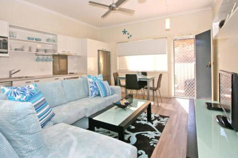 Yamba Daze Sunset Pet Friendly - Whitsundays Accommodation 3
