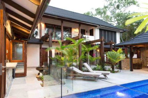 Spice At Oak Award Winning Luxury Absolute Oceanfront House Oak Beach Near Port Douglas - Whitsundays Accommodation 2