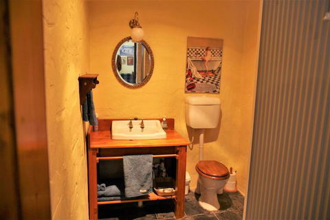 Griffiths Cottage - Whitsundays Accommodation 7