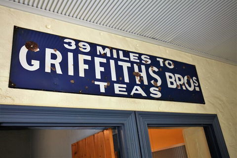 Griffiths Cottage - Whitsundays Accommodation 2