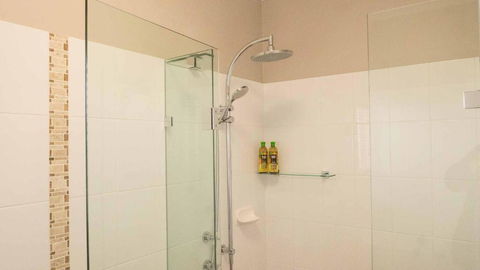 Rezare House Bed & Breakfast - Whitsundays Accommodation 2