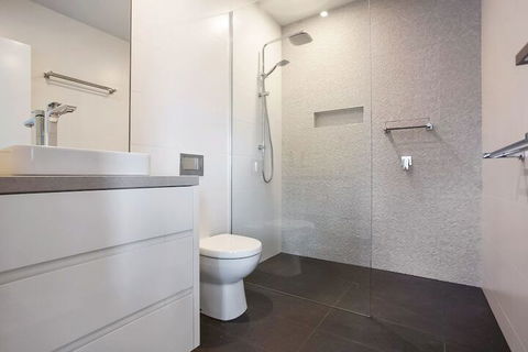 Robertson 6 - Whitsundays Accommodation 2