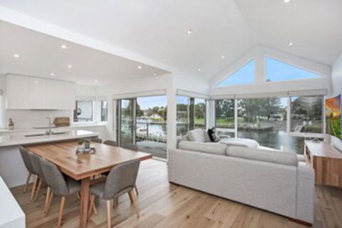 Robertson 6 - Whitsundays Accommodation 0