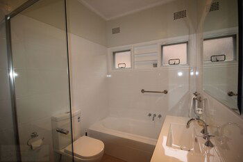Fairways Close - Whitsundays Accommodation 4