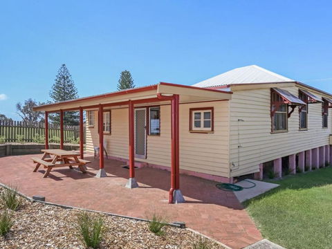 Yamba Pilot Cottage 1 Pets Welcome Close To Beach - Whitsundays Accommodation 4