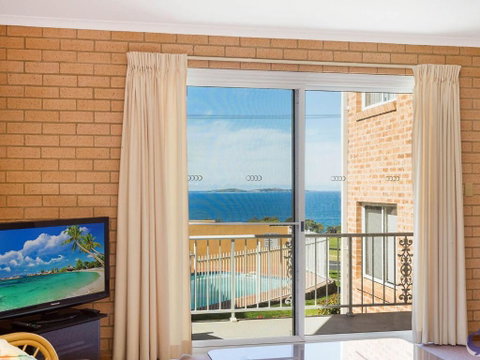 Countess Court Unit Great Ocean Views - Whitsundays Accommodation 2