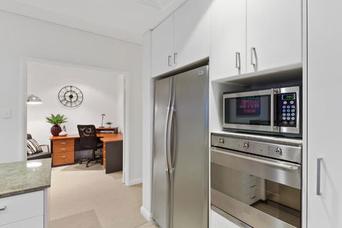 The Executive Penthouse - Whitsundays Accommodation 7
