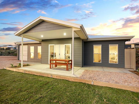 High Tide Wallaroo Beachfront Property Pet Friendly - Whitsundays Accommodation 3