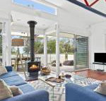 The Boathouse comfortable beachfront home - Whitsundays Accommodation
