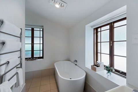 Jacobs Estate Cottage - Whitsundays Accommodation 3