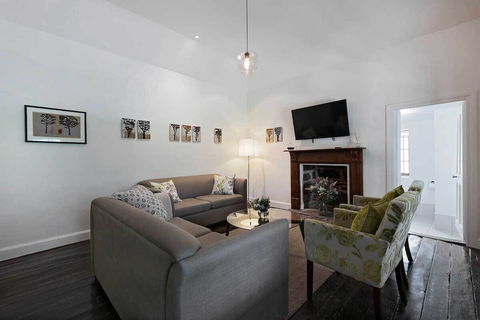 Jacobs Estate Cottage - Whitsundays Accommodation 1