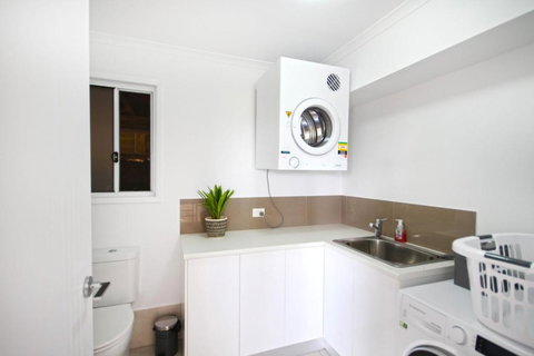 STUNNING HOME WITH SPECTACULAR VIEWS & CLOSE TO THE BEACH - Whitsundays Accommodation 7