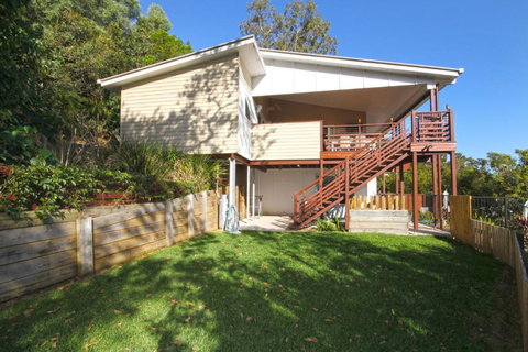 STUNNING HOME WITH SPECTACULAR VIEWS & CLOSE TO THE BEACH - Whitsundays Accommodation 6