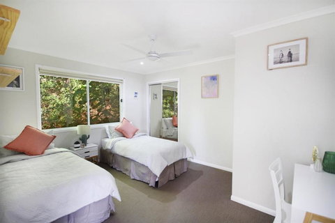 STUNNING HOME WITH SPECTACULAR VIEWS & CLOSE TO THE BEACH - Whitsundays Accommodation 3