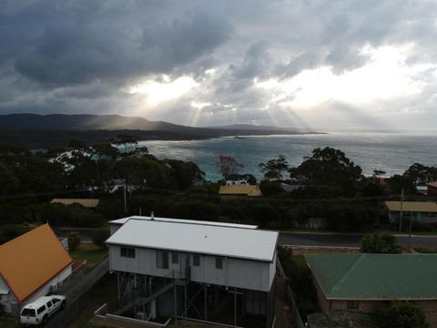 GRANITE BEACH HOUSE At Bay Of Fires - Whitsundays Accommodation 1