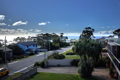 GRANITE BEACH HOUSE At Bay Of Fires - Whitsundays Accommodation 2