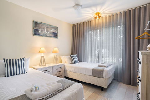 Rare Modern Unit W Private Fenced Garden Close To The Beach PC3 - Whitsundays Accommodation 3