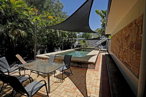 Rare Modern Unit W Private Fenced Garden Close To The Beach PC3 - Whitsundays Accommodation 1
