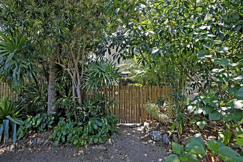 Rare Modern Unit W Private Fenced Garden Close To The Beach PC3 - Whitsundays Accommodation 0