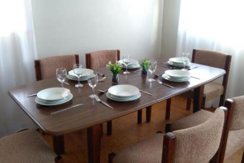 Large 5 Bedroom House With Wifi & Netflix Close To Taronga Western Plains Zoo - Whitsundays Accommodation 4