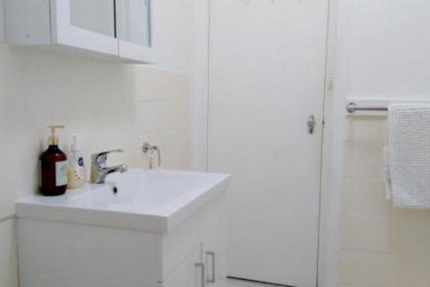 Large 5 Bedroom House With Wifi & Netflix Close To Taronga Western Plains Zoo - Whitsundays Accommodation 2