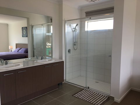 Apple House Point Cook - Whitsundays Accommodation 1