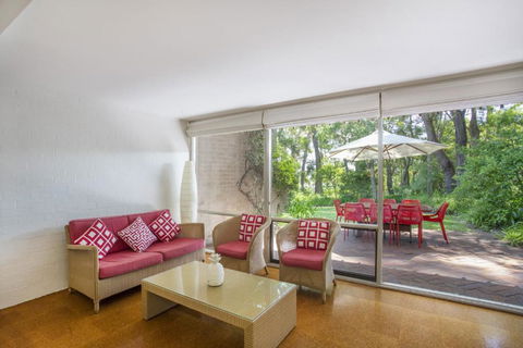 6 / 1 Riversdale Ave Mollymook Exclusive - Whitsundays Accommodation 2