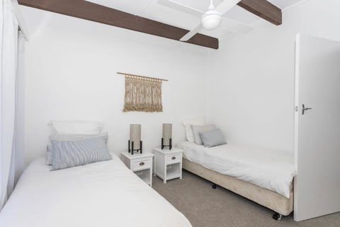 Mollymooks Tee To Sea 19 Buchan Street - Whitsundays Accommodation 5