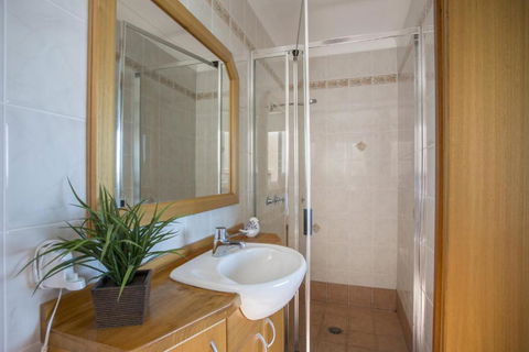Elevated Views At Burrill Lake 17 Canberra Cres - Whitsundays Accommodation 2