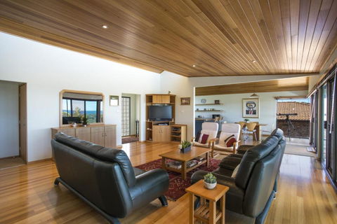 Elevated Views At Burrill Lake 17 Canberra Cres - Whitsundays Accommodation 4