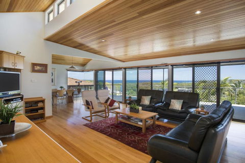 Elevated Views At Burrill Lake 17 Canberra Cres - Whitsundays Accommodation 6