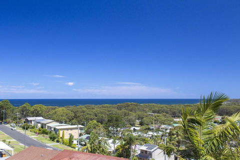 Elevated Views At Burrill Lake 17 Canberra Cres - Whitsundays Accommodation 3