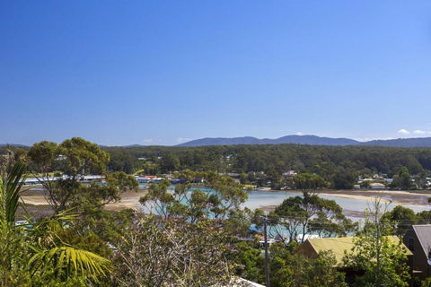 Elevated Views At Burrill Lake 17 Canberra Cres - Whitsundays Accommodation 5