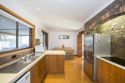 Relaxed Homely Retreat 57 Carroll Ave - Whitsundays Accommodation 6