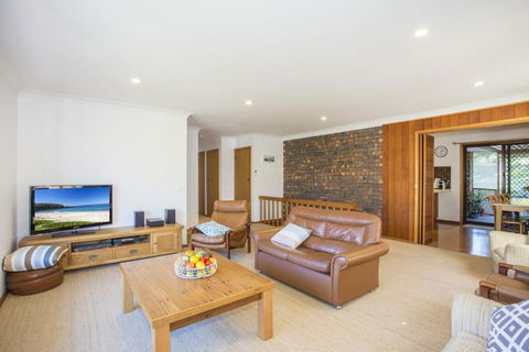 Relaxed Homely Retreat 57 Carroll Ave - Whitsundays Accommodation 3